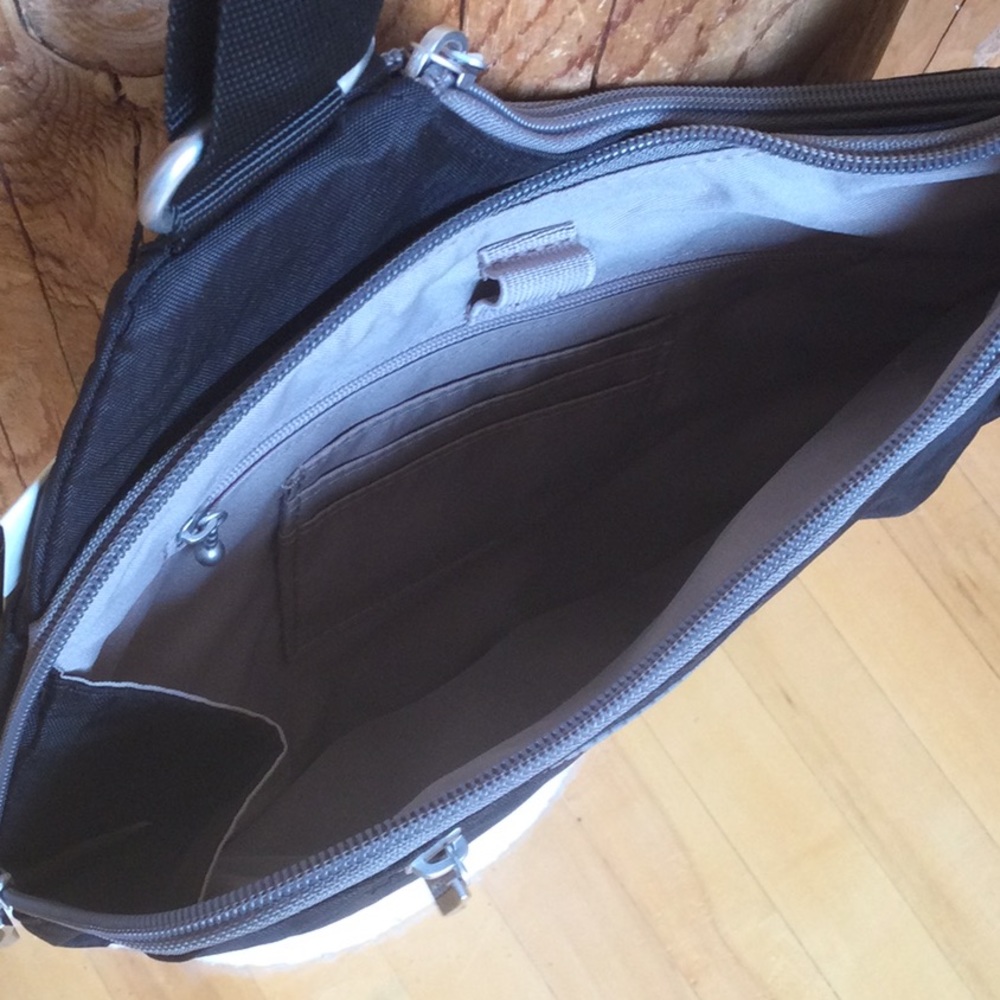NWT  Black/Silver/Gray Baggallini Crossbody Purse - Picture 7 of 15